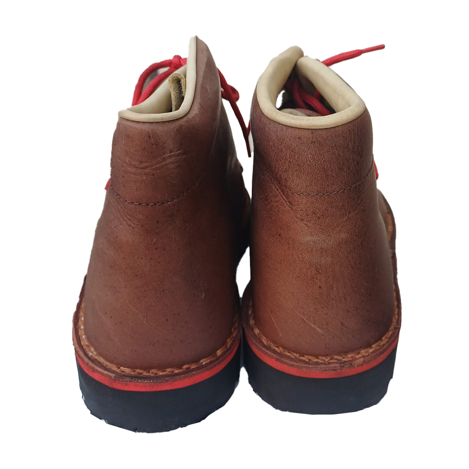 Scarpe scarponi anfibi cuoio vacchetta suola in gomma montagna escursioni