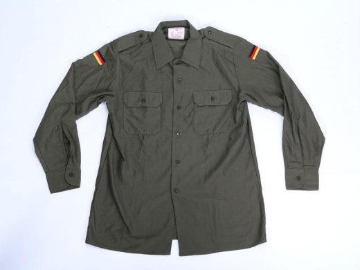 Camicia tedesca in cotone leggero con tasche e bandierina vintage