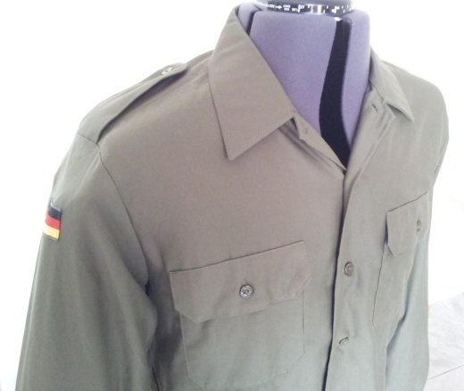 Camicia tedesca in cotone leggero con tasche e bandierina vintage