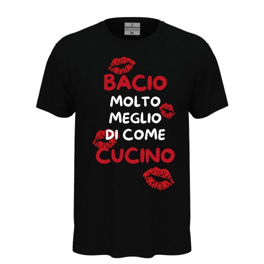 T-shirt maglia manica corta con stampa DTF "Bacio meglio di come cucino" per uomo donna chef cuoco San Valentino