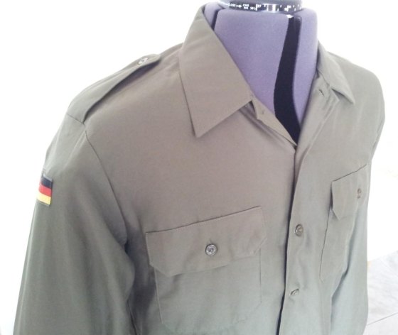 Camicia tedesca in cotone leggero con tasche e bandierina vintage