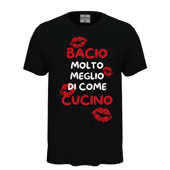 T-shirt maglia manica corta con stampa DTF "Bacio meglio di come cucino" per uomo donna chef cuoco San Valentino
