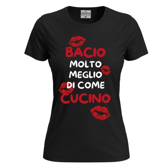 T-shirt classica donna a manica corta con stampa Bacio meglio di come cucino slim San Valentino chef cuoca