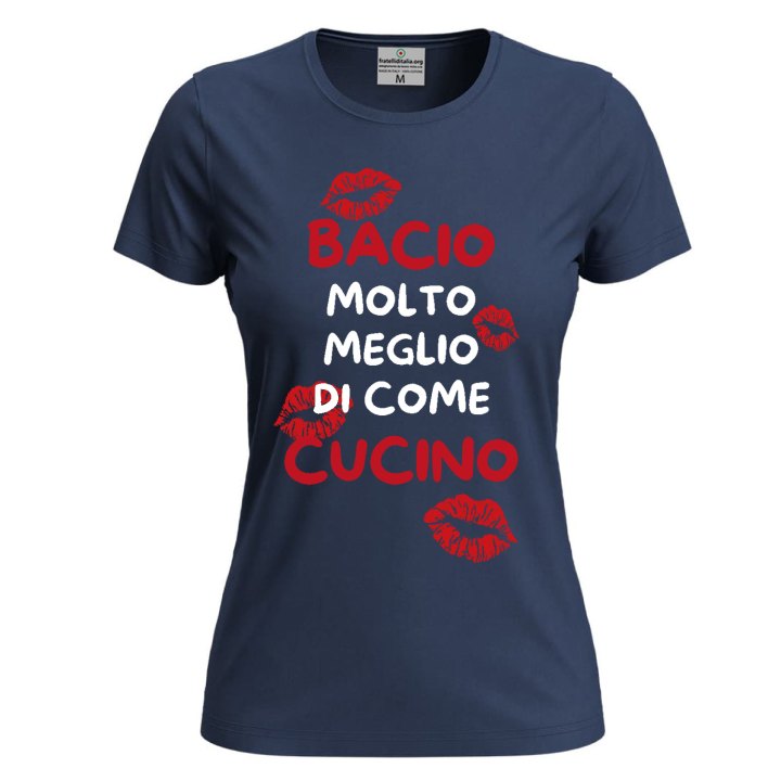 T-shirt classica donna a manica corta con stampa Bacio meglio di come cucino slim San Valentino chef cuoca