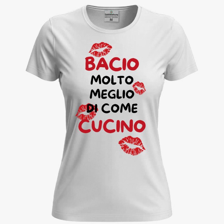 T-shirt classica donna a manica corta con stampa Bacio meglio di come cucino slim San Valentino chef cuoca
